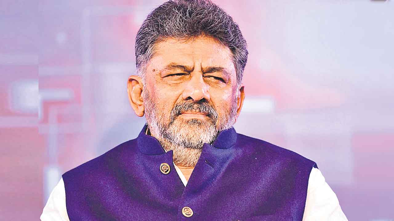 అక్రమాస్తుల కేసులో డీకేకు లోకాయుక్త నోటీసులు