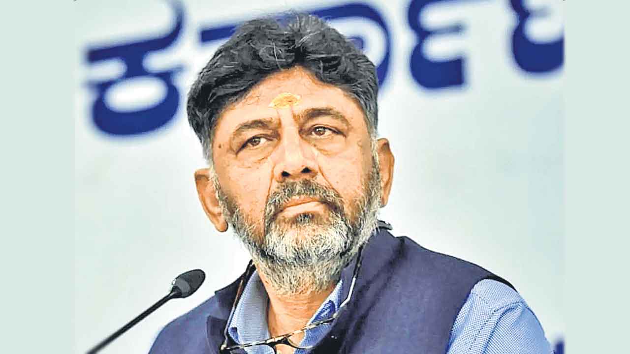 ఓట్లేస్తేనే నీళ్లంటూ వ్యాఖ్య డీకేపై కేసు