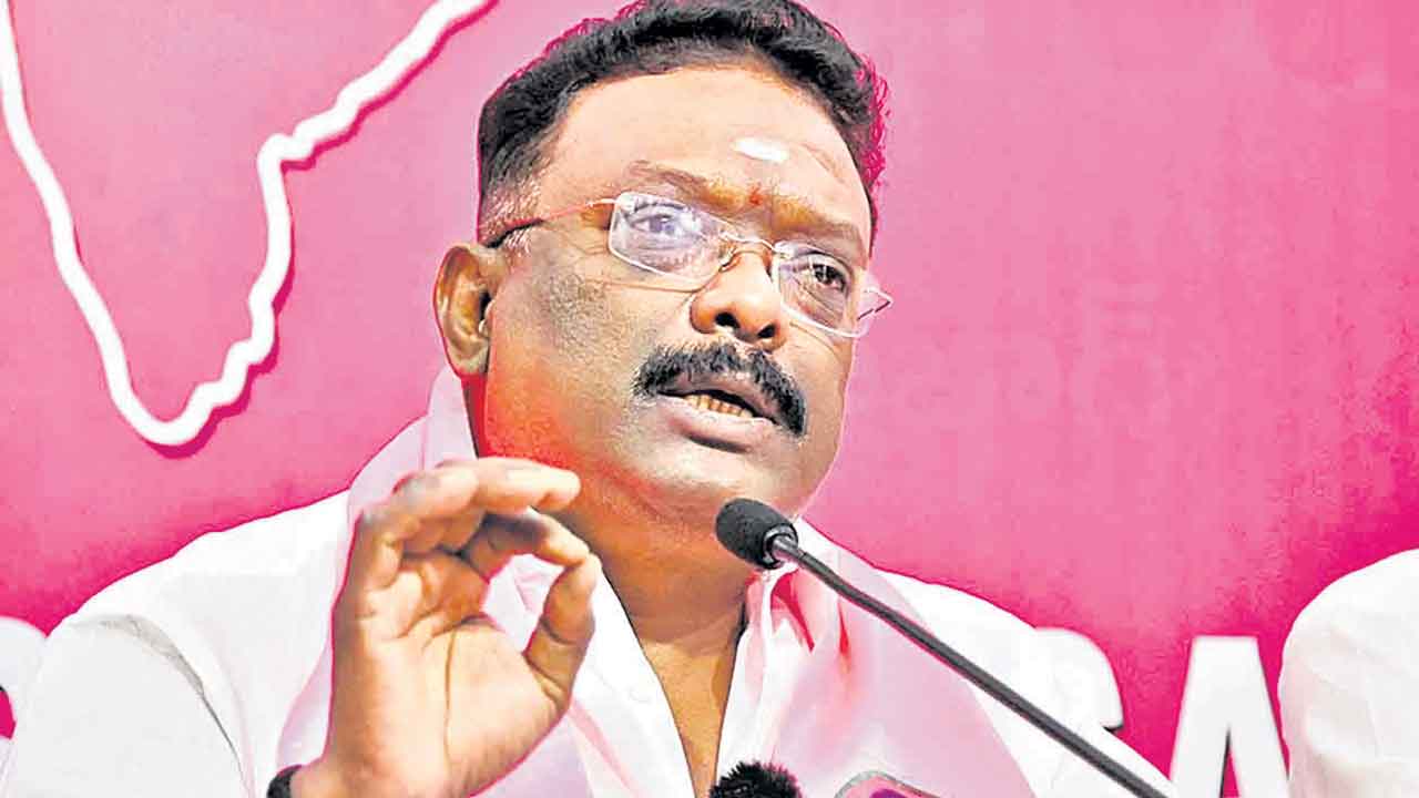 Dasoju Sravan | తెలంగాణలో రౌడీ రాజకీయాలకు ఇది పరాకాష్ట.. కేటీఆర్ కారుపై దాడిని ఖండించిన దాసోజు శ్రవణ్