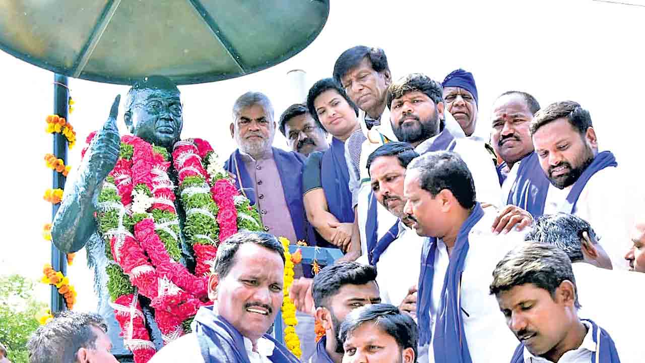 ఆదర్శప్రాయుడు అంబేద్కర్‌