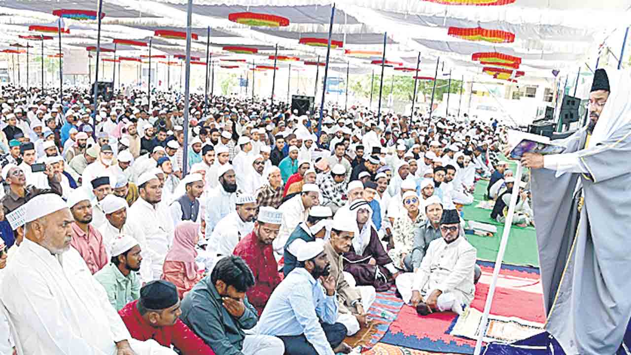 ఘనంగా ఈద్‌-ఉల్‌-ఫితర్‌