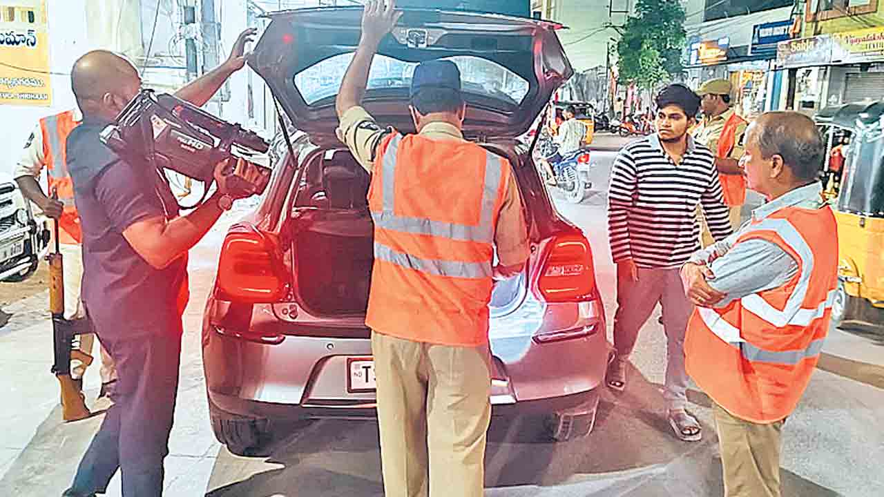 విస్తృతంగా తనిఖీలు