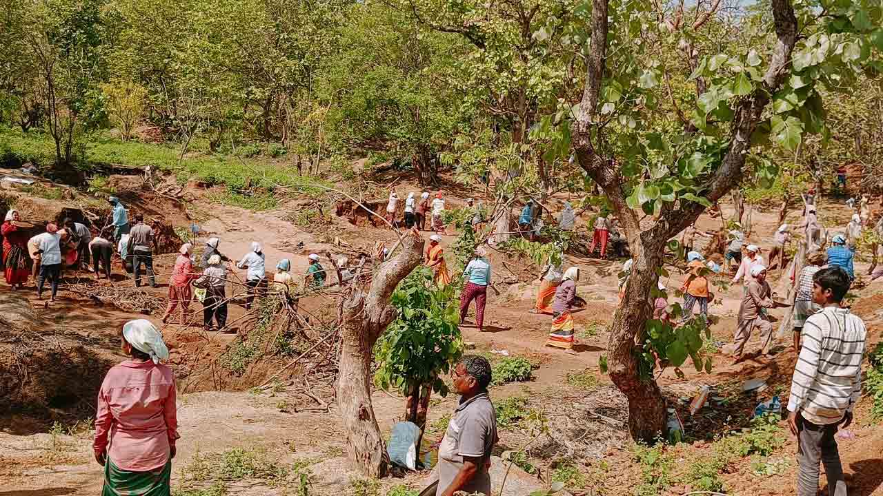 ‘ఉపాధి’ వేతన పెంపులో కేంద్రం వివక్ష