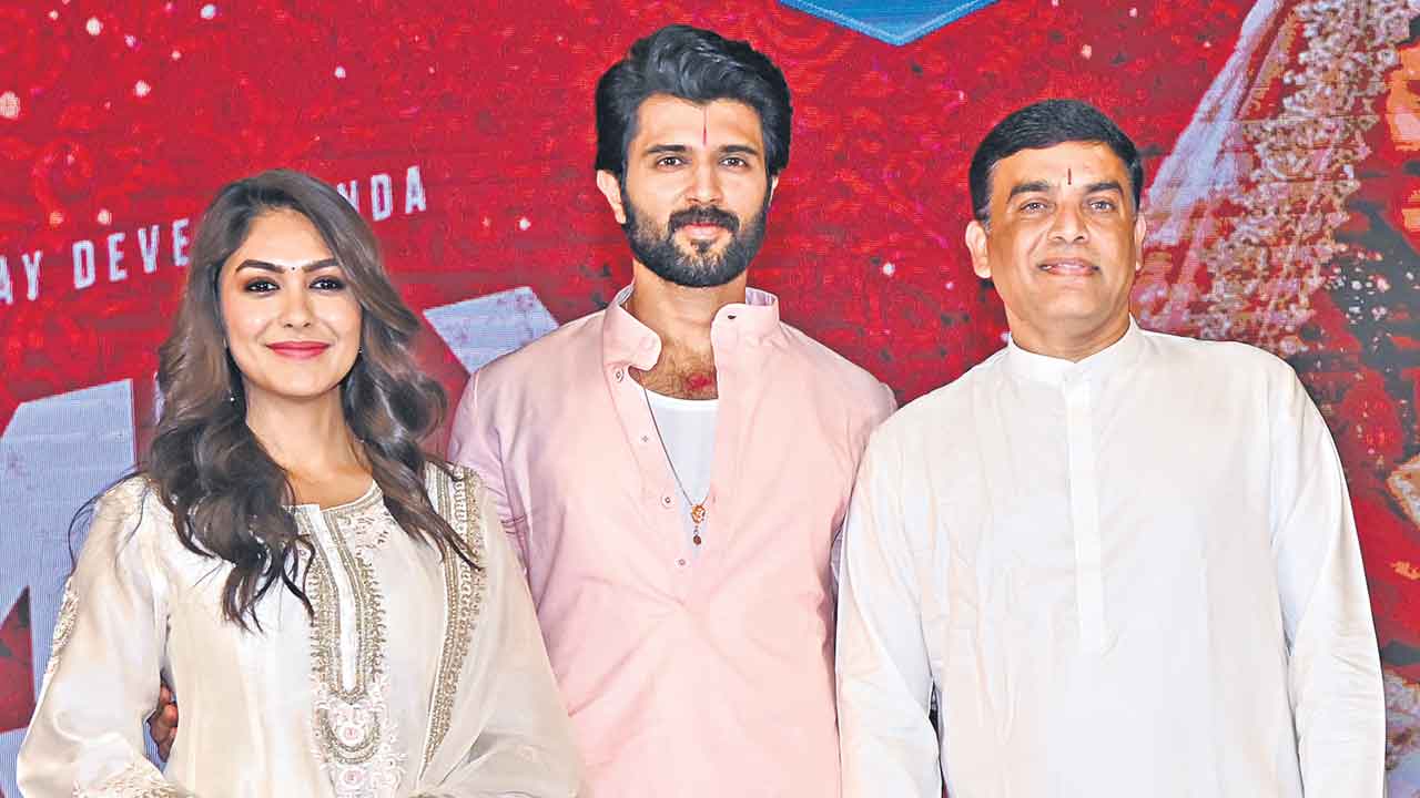 Vijay Devarakonda | అందుకే ఫ్యామిలీ స్టార్‌లో నా క్యారెక్టర్‌కు నాన్న పేరు పెట్టమని చెప్పా: విజయ్‌ దేవరకొండ