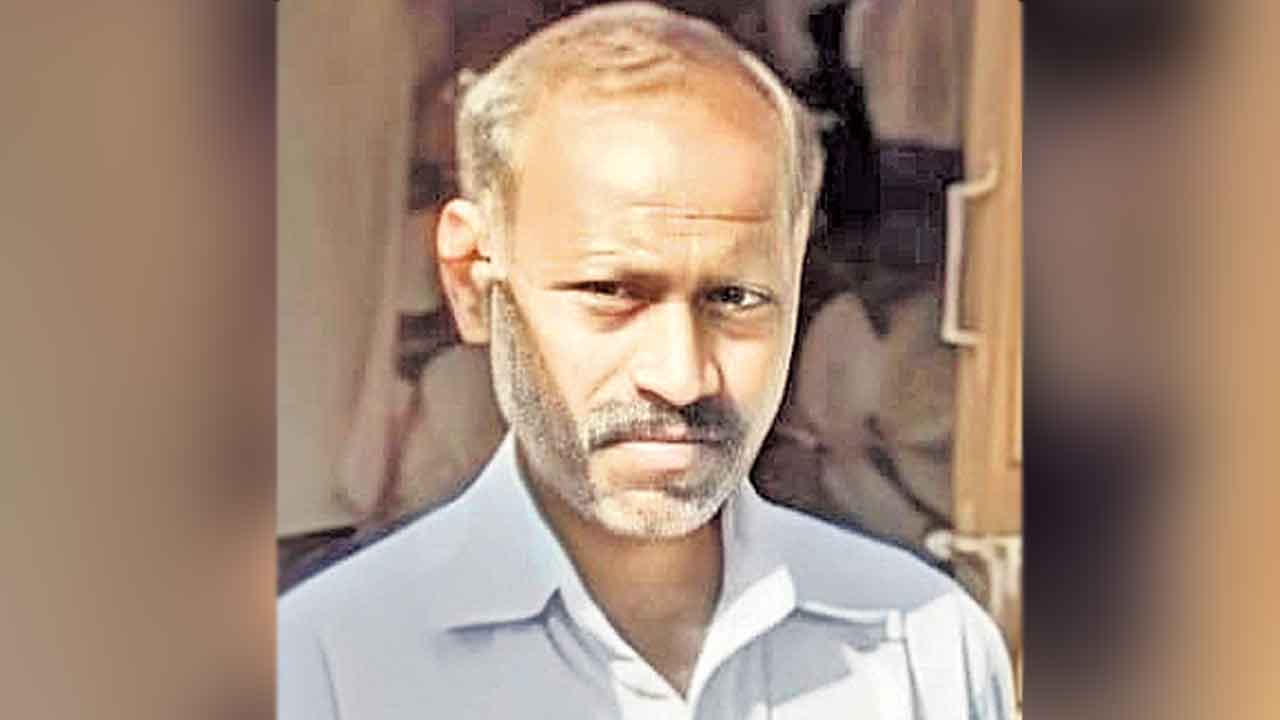 పంట ఎండి.. గుండె పగిలి రైతు ఆత్మహత్య