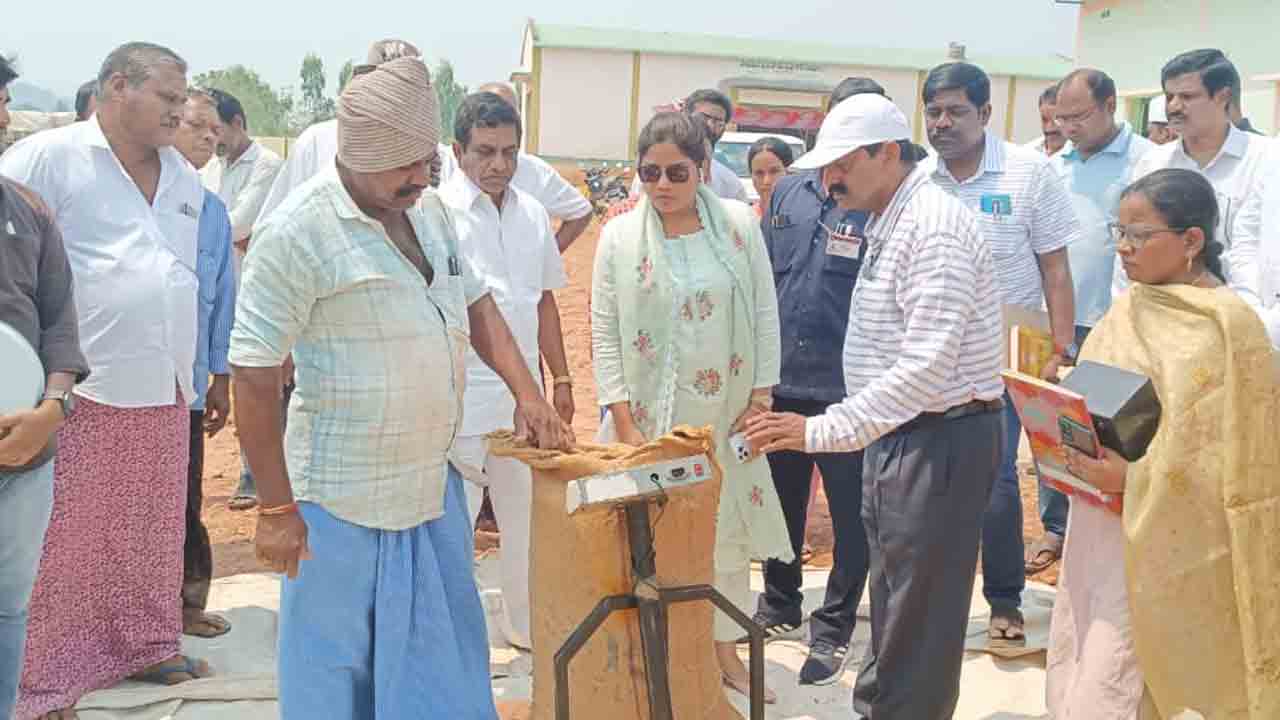 ప్రచారం ఆర్భాటం.. కొనుగోళ్లు శూన్యం..