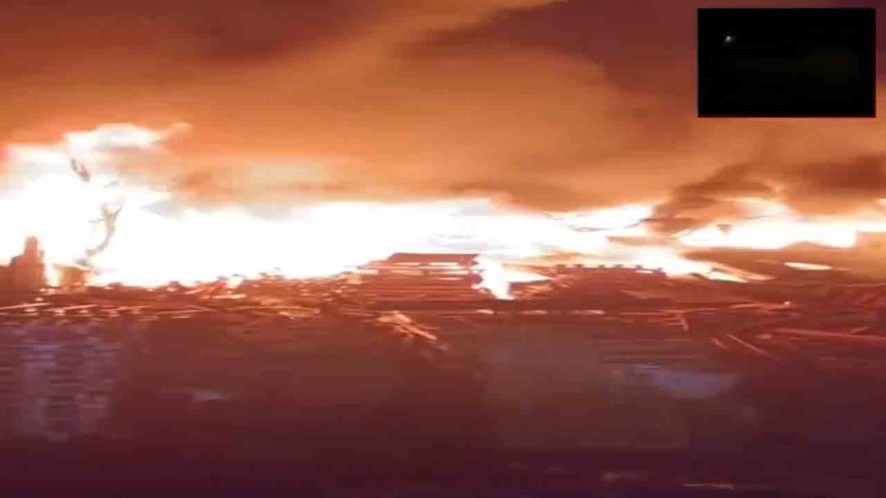 Fire accident | భారీ అగ్నిప్రమాదం.. తగులబడ్డ 150 స్క్రాప్‌ దుకాణాలు.. Video