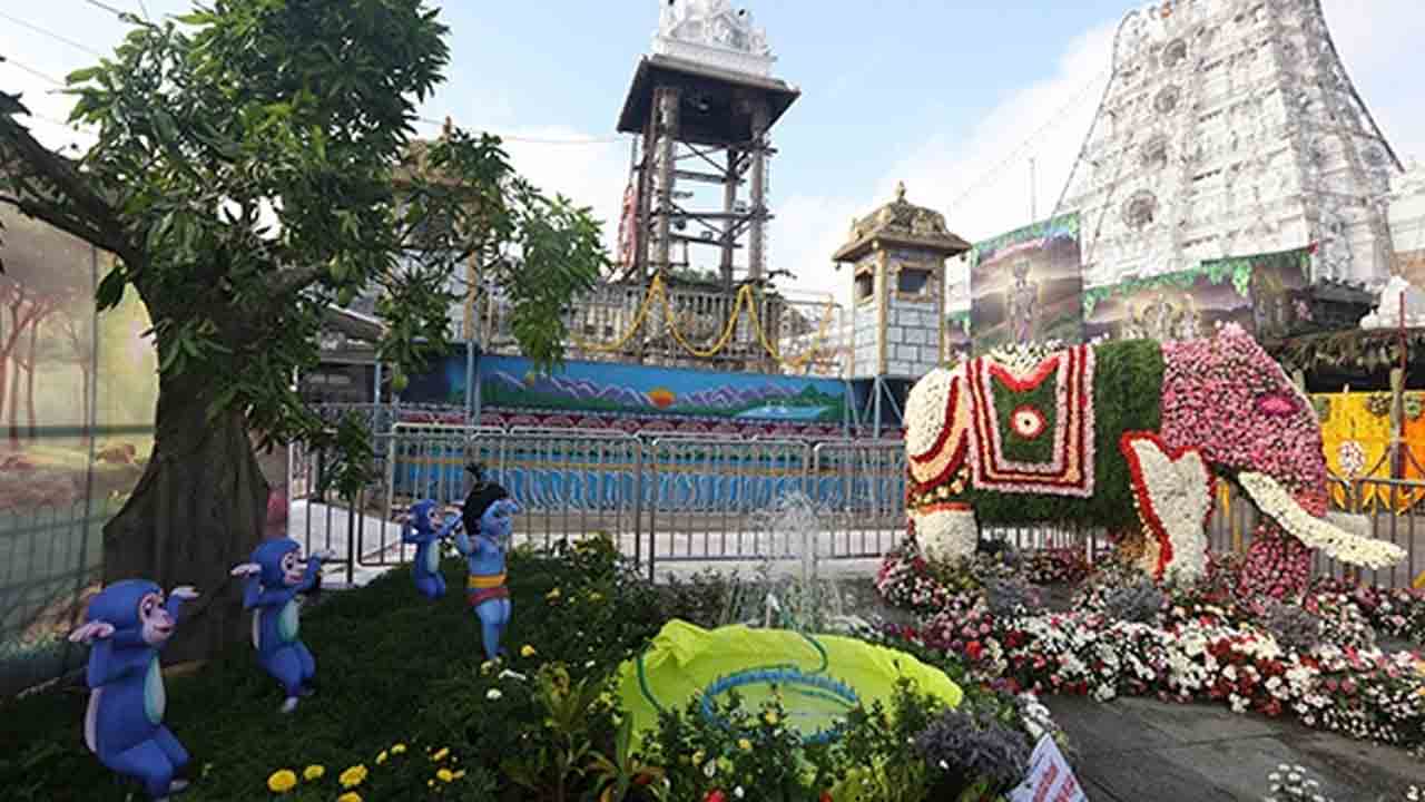 Tirumala | తిరుమలలో భక్తులను విశేషంగా ఆకట్టుకున్న ఫల, పుష్ప అలంకరణలు