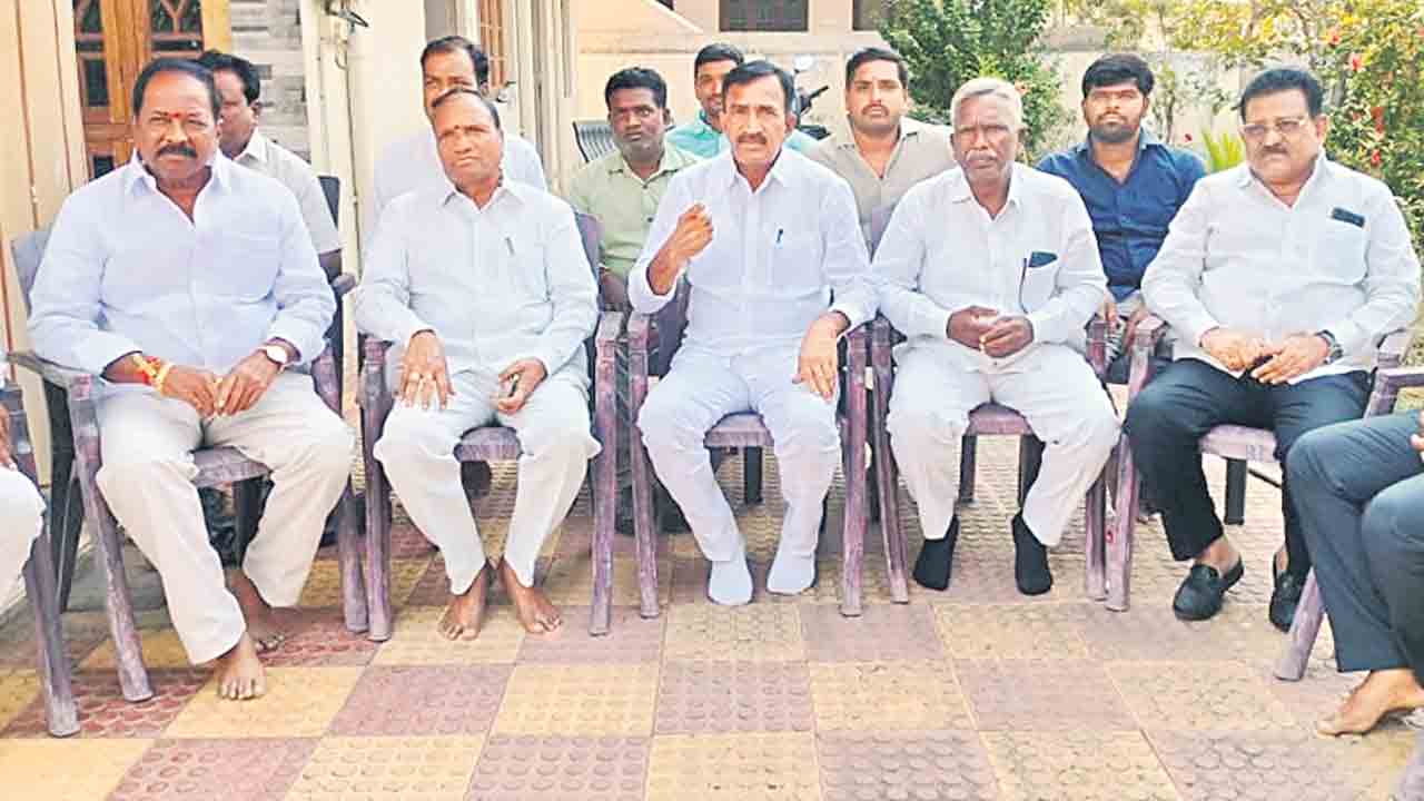 రైతులకు న్యాయం చేసే వరకు పోరాటం