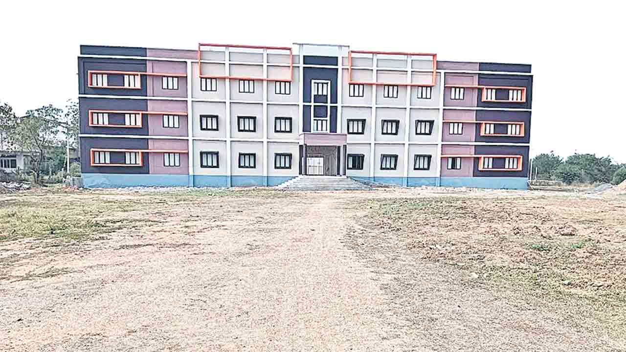 సొంత భవనంలోకి కేజీబీవీ విద్యార్థులు