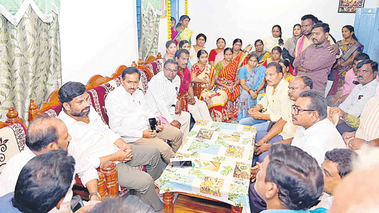 కేసీఆర్‌ రోడ్‌ షోను విజయవంతం చేయాలి