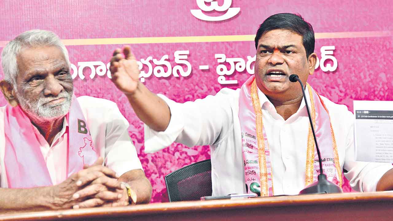 రంజిత్‌రెడ్డి కబ్జా 3 వేల ఎకరాలు