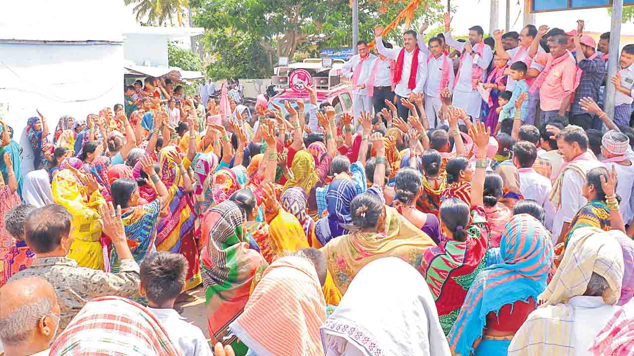 కాంగ్రెస్‌ పాలనలో కష్టాలపాలు