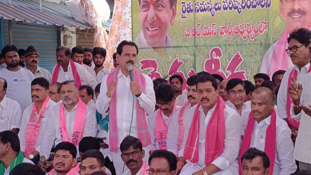రైతుల పక్షాన బీఆర్‌ఎస్‌ పోరాటం ఆగదు