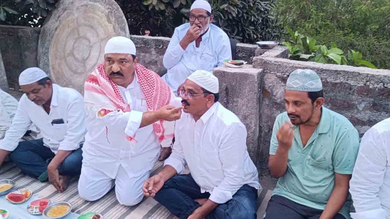 ఇఫ్తార్‌ విందులో మాజీ ఎమ్మెల్యే సండ్ర