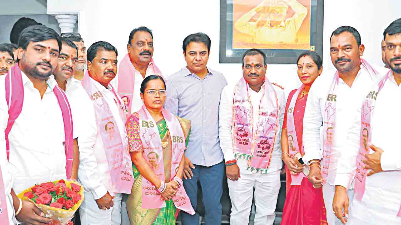 బీఆర్‌ఎస్‌లోకి మాజీ మేయర్‌ మహేందర్‌ గౌడ్‌