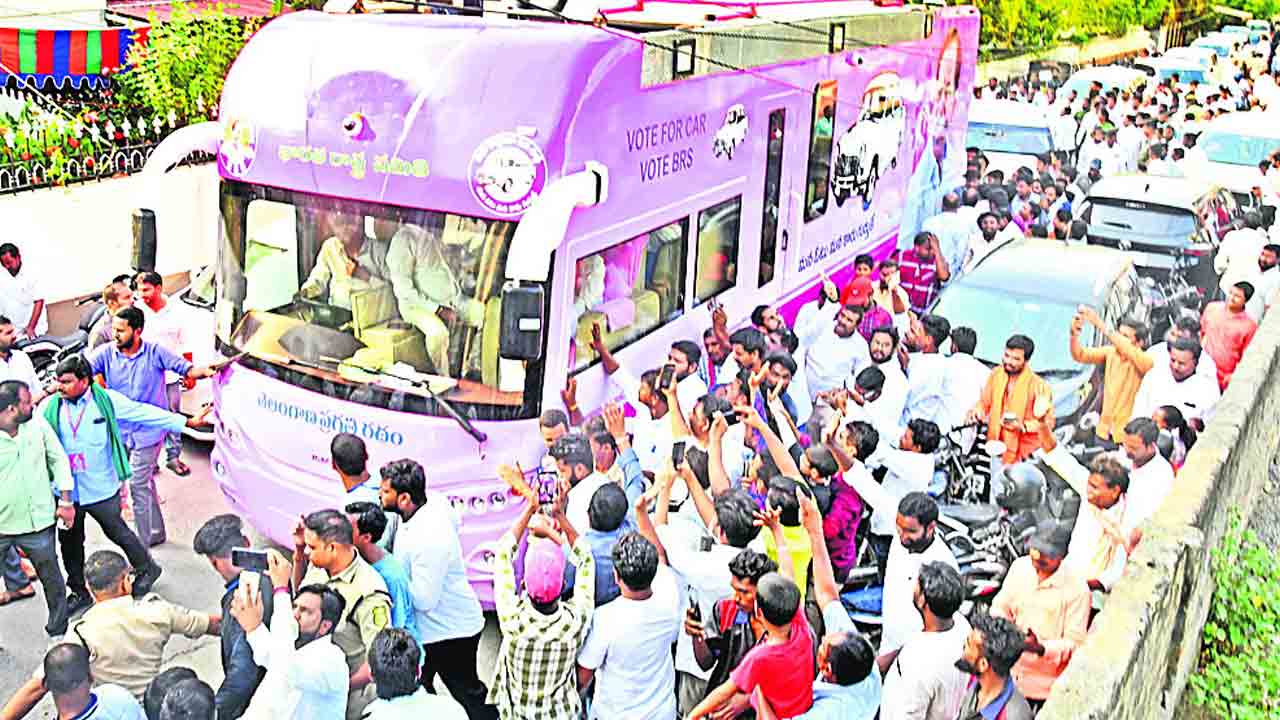 హనుమకొండ నుంచి ఖమ్మం రోడ్‌షోకు..