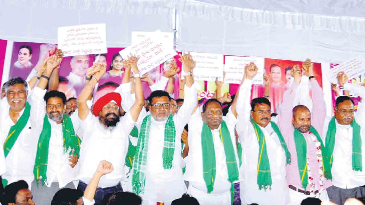 రైతు నోట్లో మట్టికొడితే తరిమికొడతాం