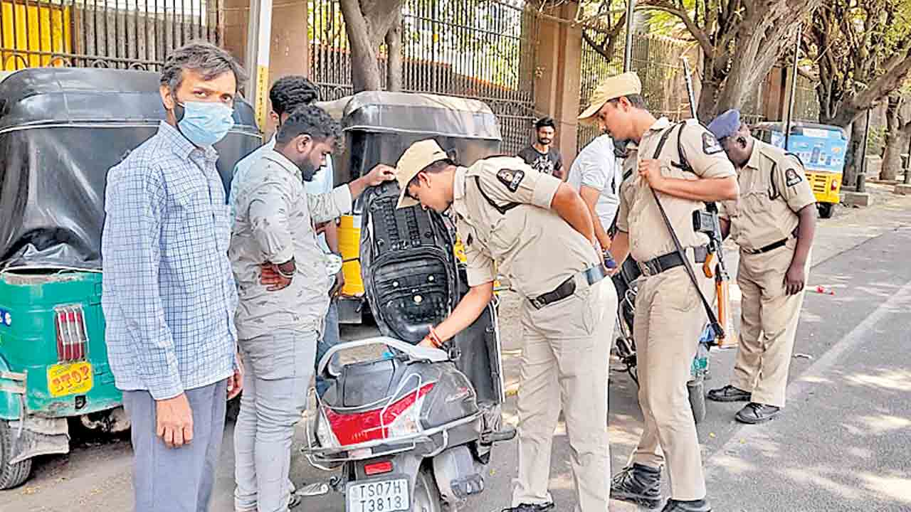 సరైన ఆధారాలు చూపితే.. నగదు విడుదల చేస్తాం