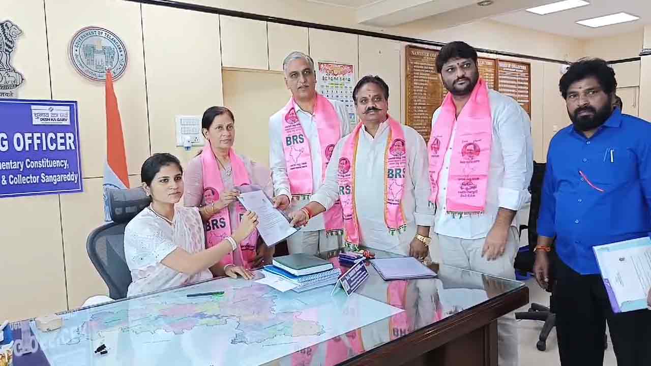 Gali Anil Kumar | జహీరాబాద్‌లో నామినేషన్‌ వేసిన బీఆర్‌ఎస్‌ అభ్యర్థి గాలి అనిల్‌కుమార్‌