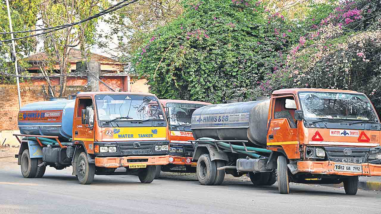 Water Tanker | గ్రేటర్‌లో నీటి కోసం తప్పని నిరీక్షణ.. బుక్‌ చేసి మూడు రోజులైనా రాని ట్యాంకర్‌