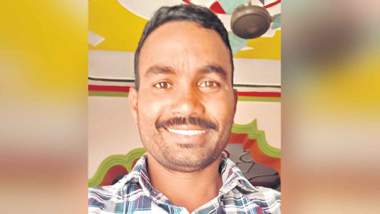 క్రేన్‌ డబ్బా మీద పడి ఒకరి మృతి