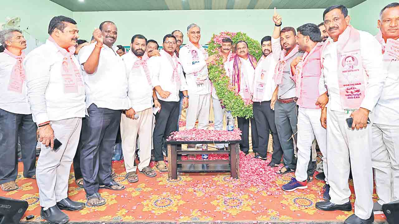 కాంగ్రెస్‌, బీజేపీ తోడుదొంగలు