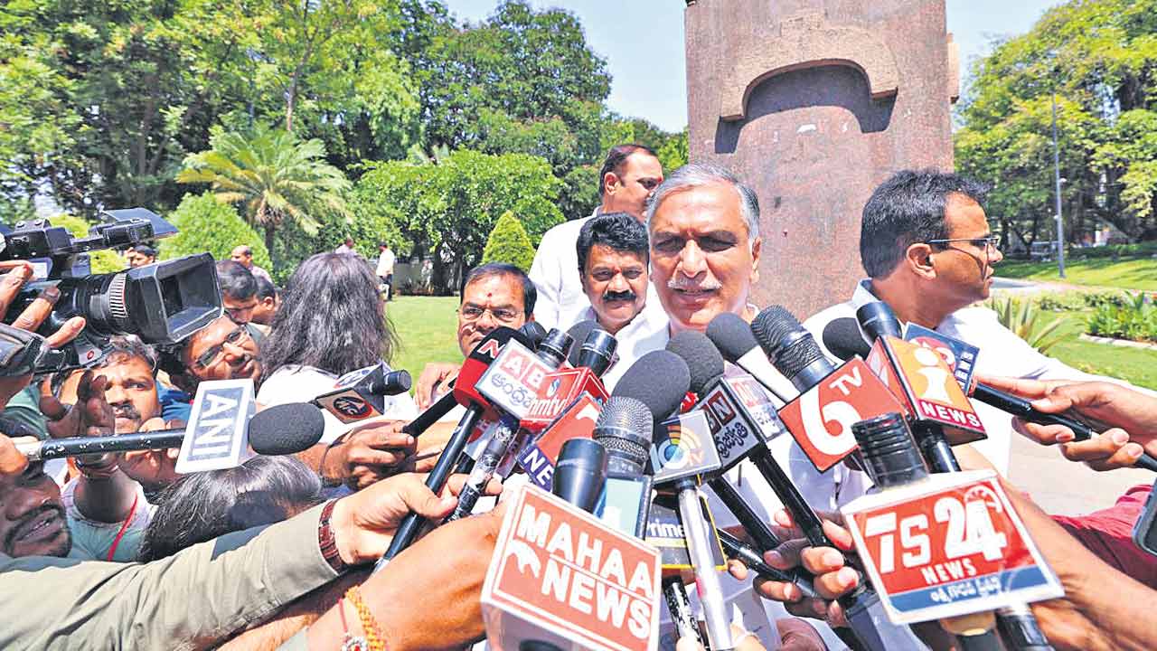 పదవిని పణంగా పెట్టి రైతుల కోసం..