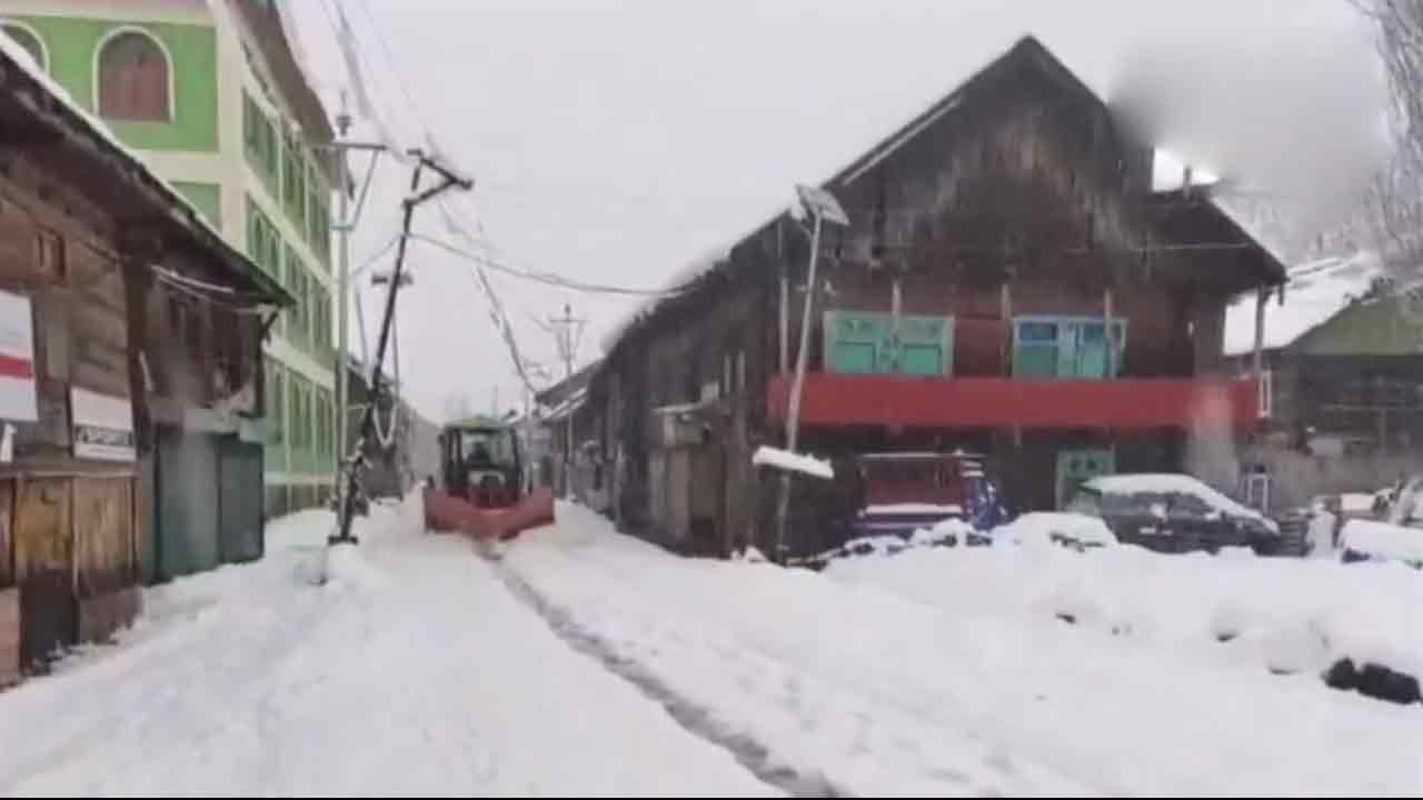 Snowfall | బండిపొరలో భారీగా కురుస్తున్న హిమపాతం.. వీడియో