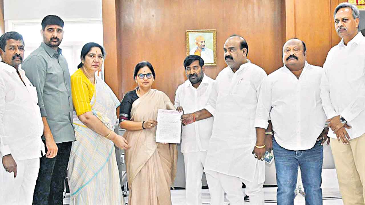 ఎకరానికి 25 వేలు ఇవ్వండి