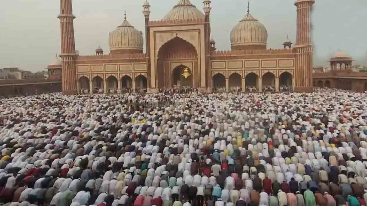 Ramadan | దేశవ్యాప్తంగా రంజాన్‌ ప్రార్థనలు.. ఈద్గాల వద్ద సందడి