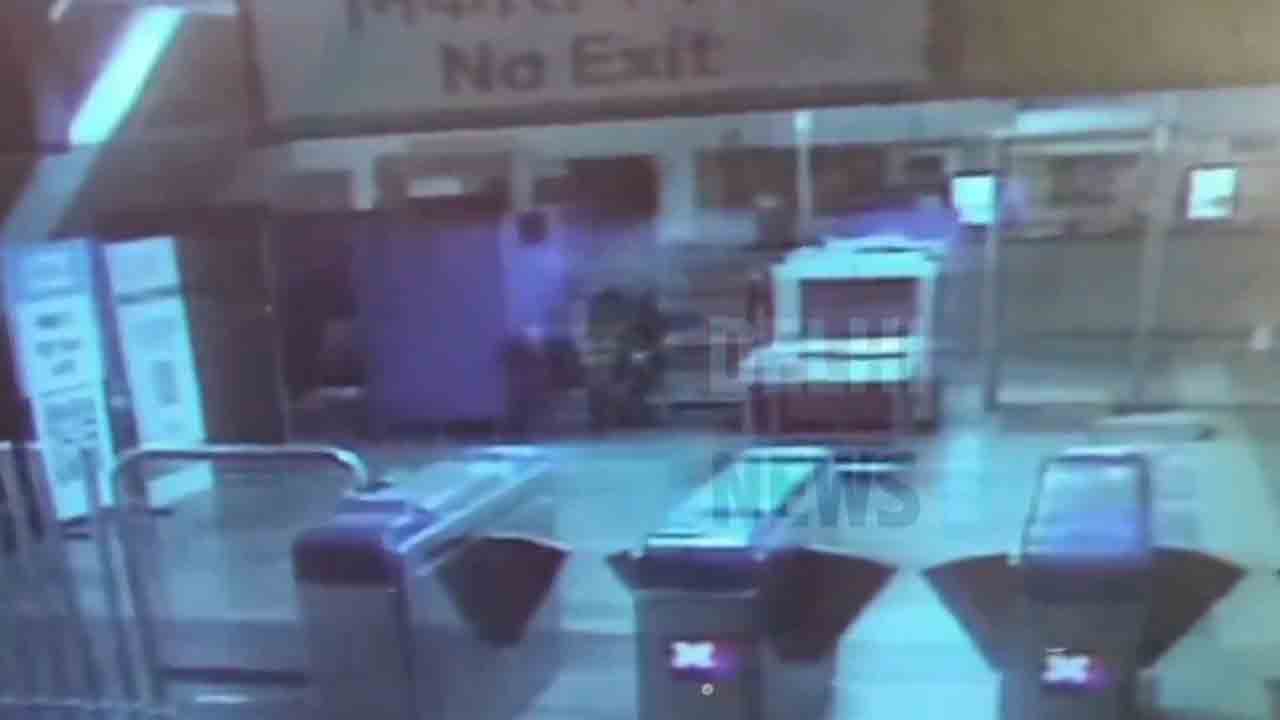 Suicide | మెట్రోస్టేషన్‌లో దారుణం.. గన్‌తో కాల్చుకుని జవాన్‌ ఆత్మహత్య..!