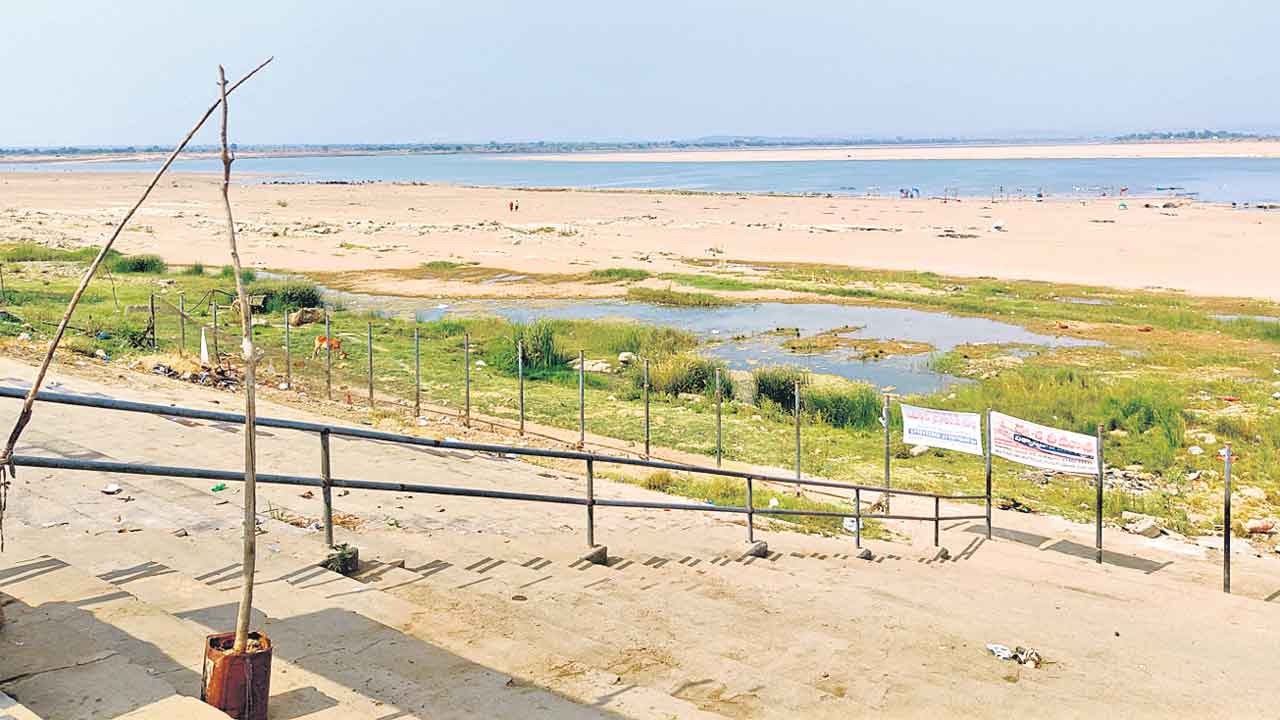 కాళేశ్వరమే క్యాంప్‌ ఆఫీస్‌ కాకపోవునా!