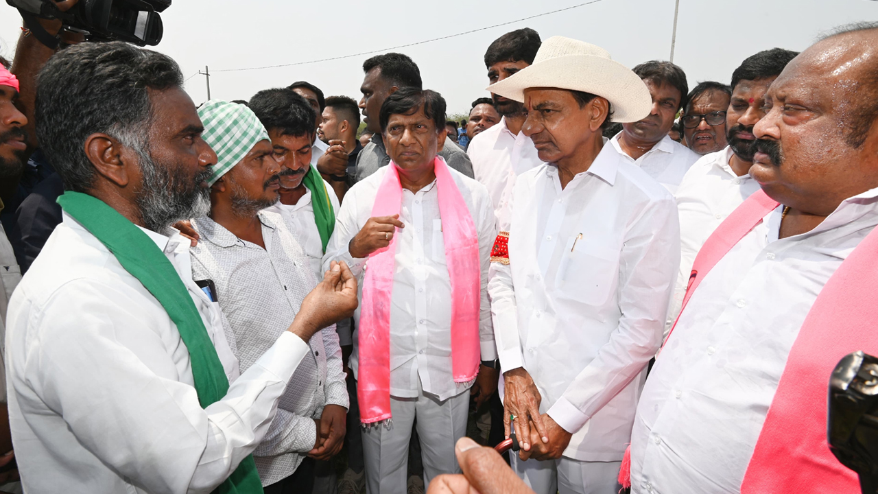 KCR | రైతులు ధైర్యంగా ఉండాలి.. ముగ్ధుంపూర్‌లో కేసీఆర్‌ పిలుపు