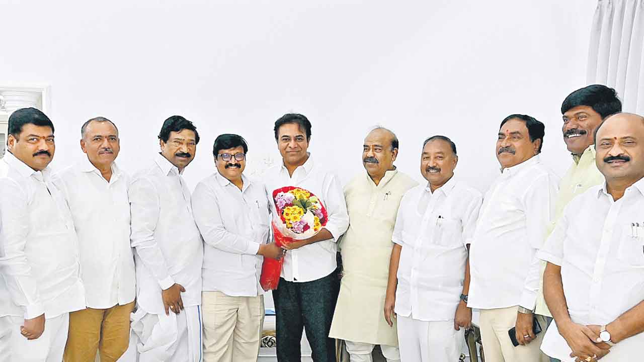 ప్రజల్లో కాంగ్రెస్‌ బీజేపీపై అసంతృప్తి