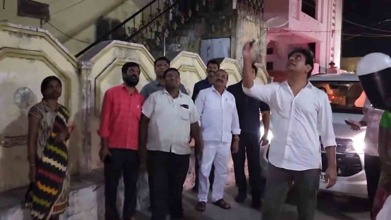 KTR | చిన్నారులతో కలిసి షటిల్‌ ఆడిన కేటీఆర్‌.. VIDEO