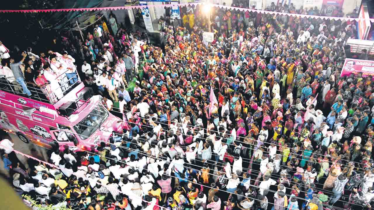 కేటీఆర్‌ రోడ్‌షో సక్సెస్‌