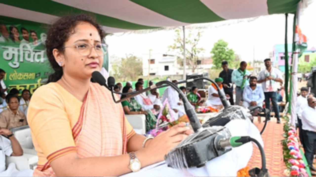 Kalpana Soren | బీజేపీ డబుల్ ఇంజిన్ సర్కార్ హయాంలో సర్కారీ స్కూళ్ల మూసివేత.. మండిపడ్డ జేఎంఎం నేత కల్పనా సోరెన్