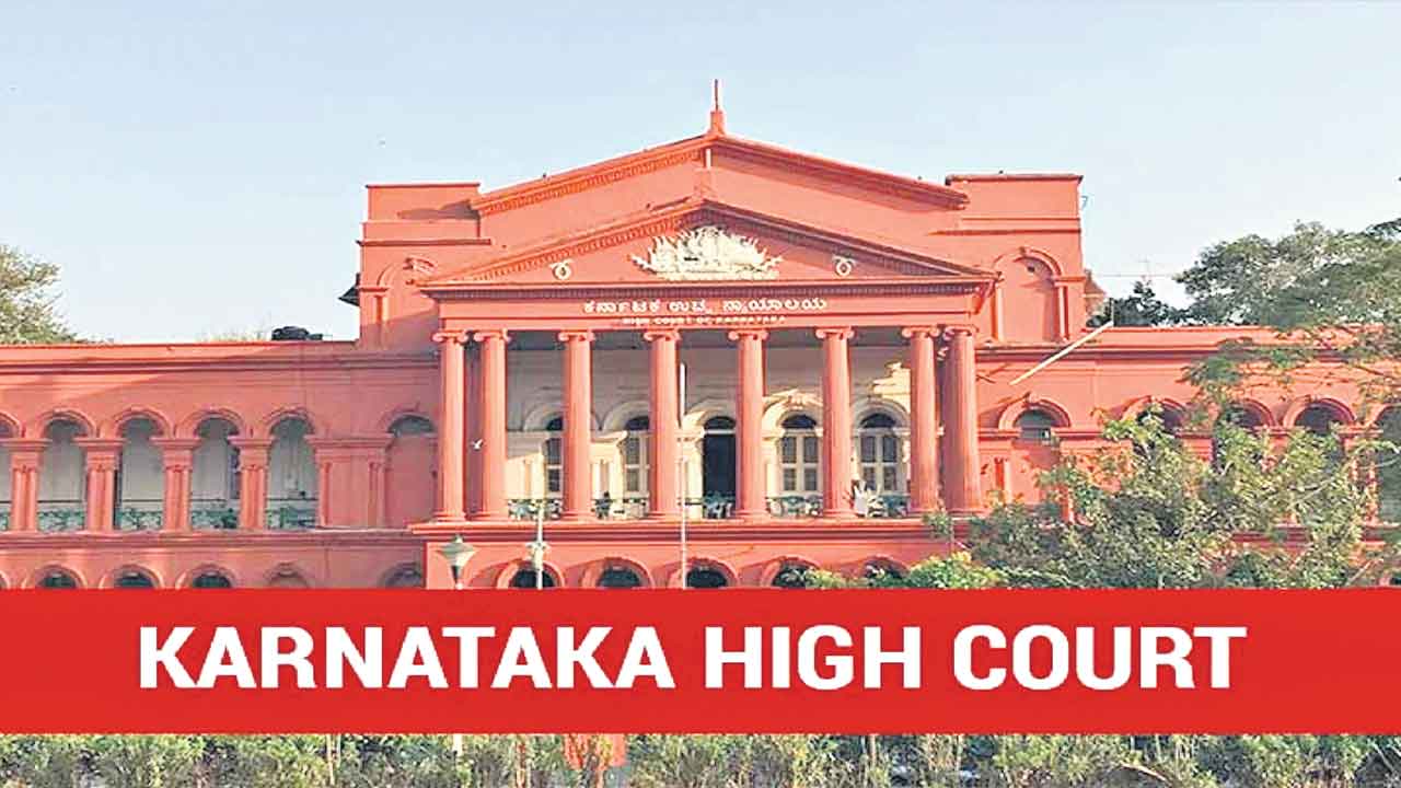 Karnataka | కర్ణాటక హైకోర్టు చీఫ్‌ జస్టిస్‌ ఎదుట వ్యక్తి ఆత్మహత్యాయత్నం