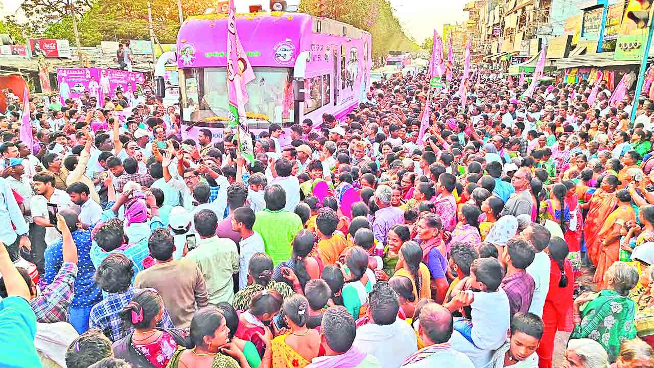 పలుకరిస్తూ ముందుకు సాగుతూ..