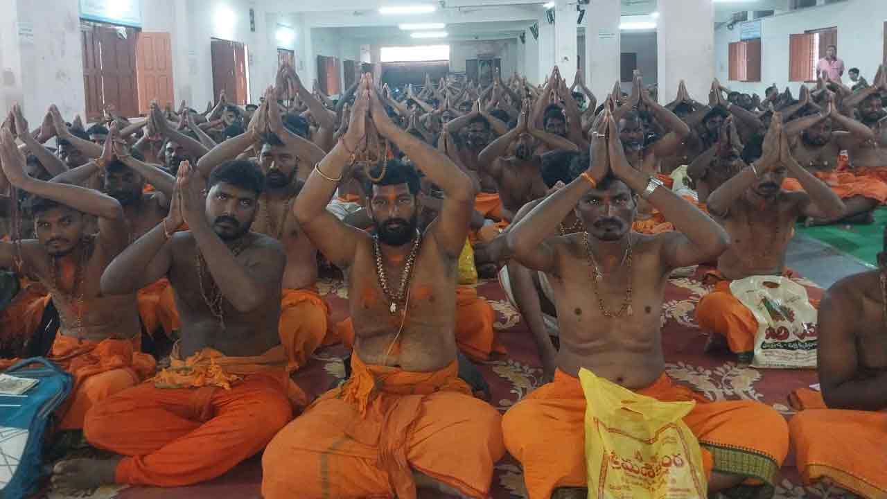 Kondagattu | కొండగట్టులో హనుమాన్‌ జయంతి ఉత్సవాలు.. భారీగా తరలివచ్చిన దీక్షాపరులు