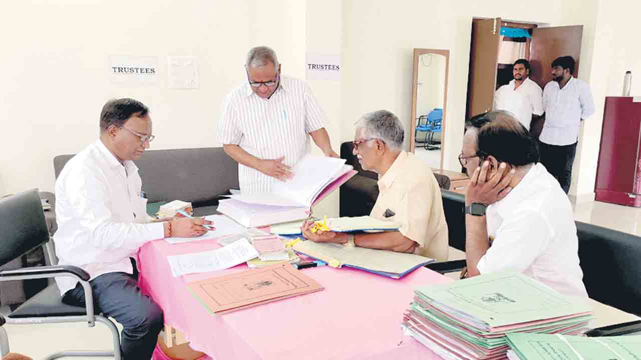 నిర్లక్ష్యపు ఉద్యోగులపై చర్యలేవి?