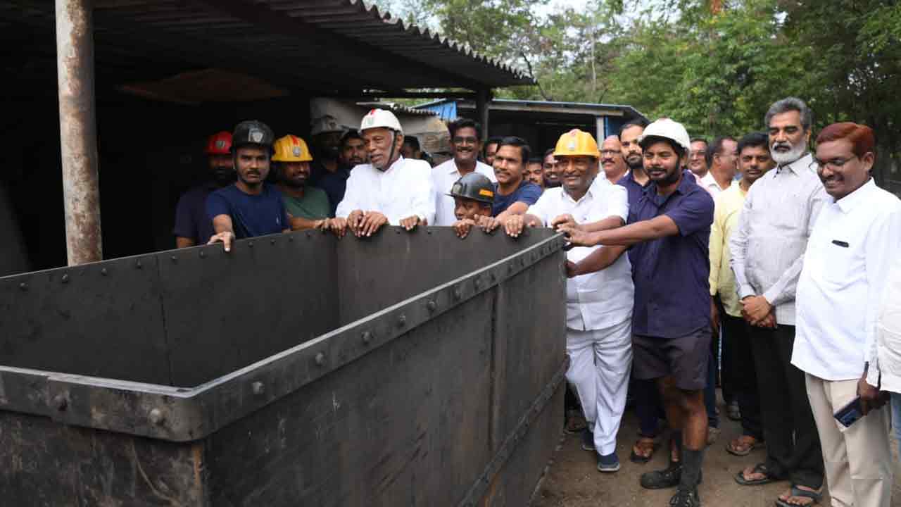 Koppula Eshwar | శ్రీరాంపూర్‌ గనుల్లో కొప్పుల ఈశ్వర్‌ ఎన్నికల ప్రచారం..