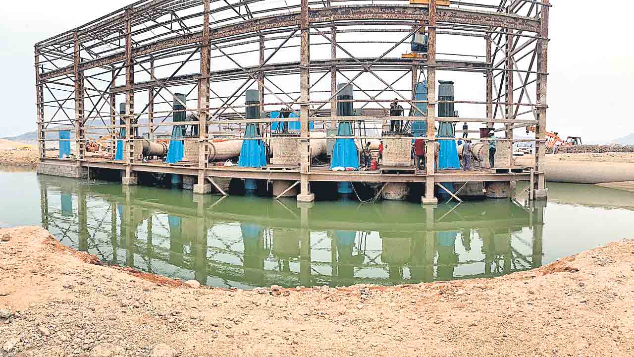 కృష్ణా నీరు తరలింపు సవాలే