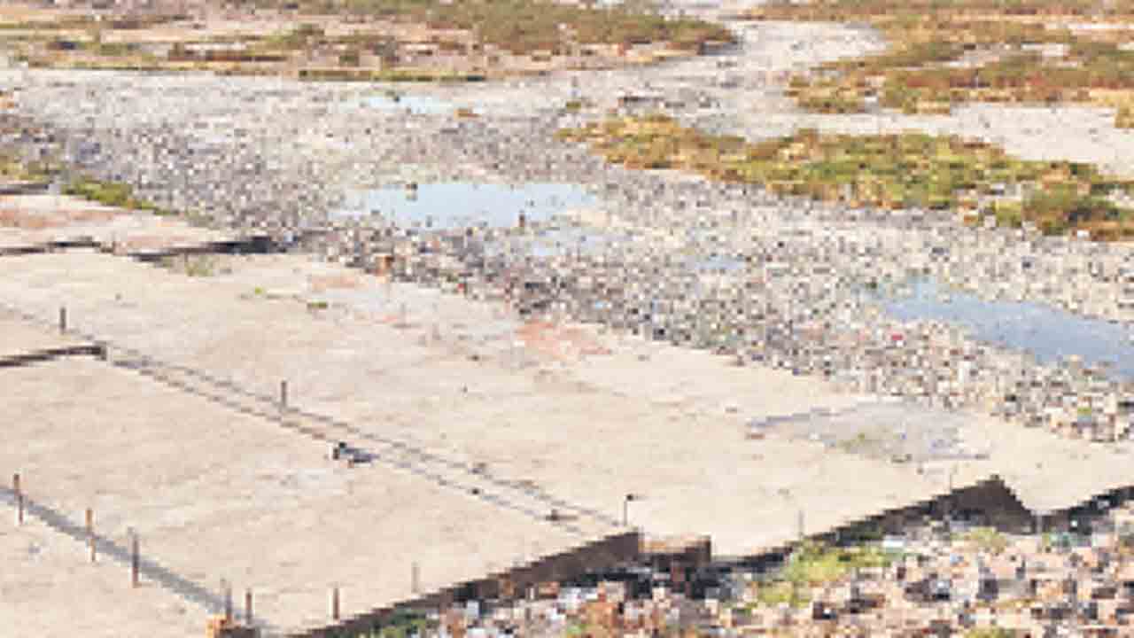 బోసిపోయిన కృష్ణమ్మ