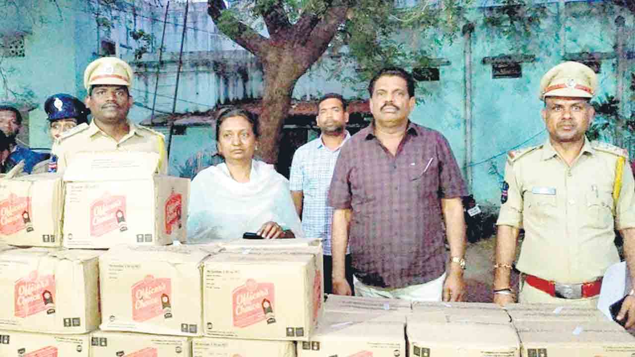 మధ్యప్రదేశ్‌ లిక్కర్‌.. కాట్నపల్లిలో డంప్‌