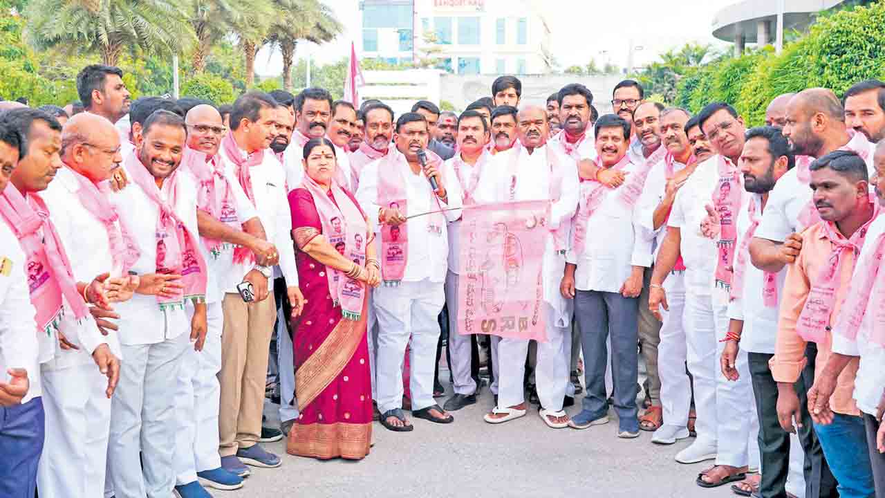 ప్రజలకు అండా.. గులాబీ జెండా