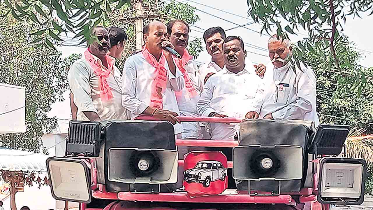 మెదక్‌లో ఎగిరేది గులాబీ జెండానే..