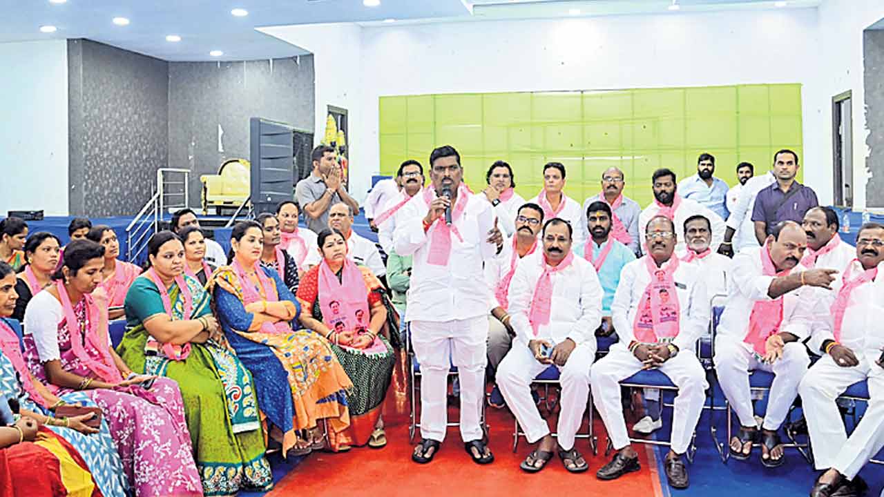 మెదక్‌ గడ్డపై గులాబీ జెండా ఎగరాలి