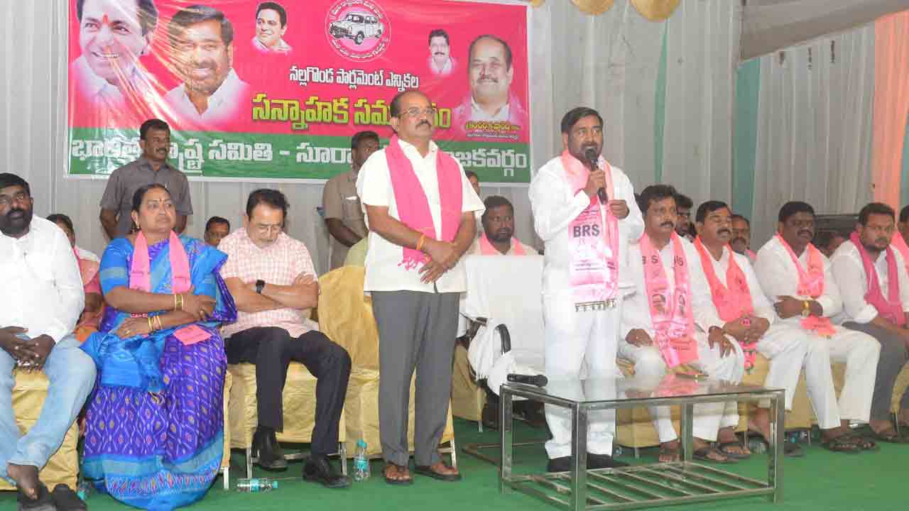 కాంగ్రెస్‌వన్నీ మోసపూరిత హామీలే